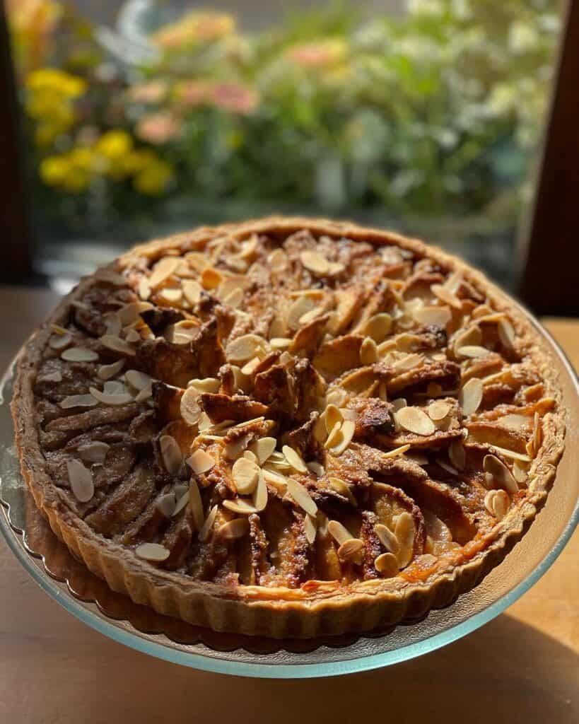 crumb pie on stand