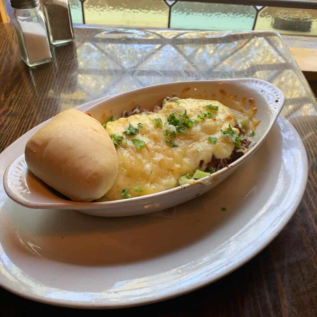 Shepherds pie with roll