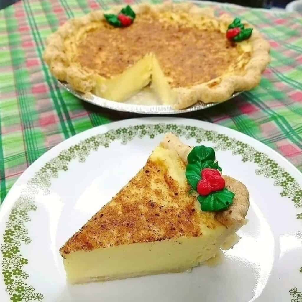 pie with rose icing