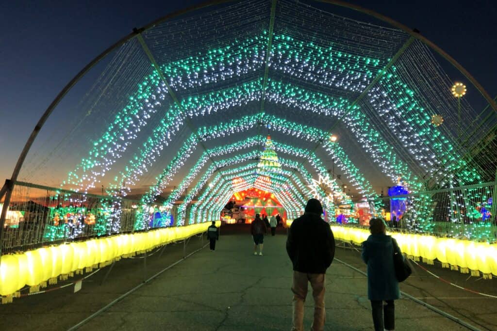 8 Dazzling Holiday Light Displays in Phoenix