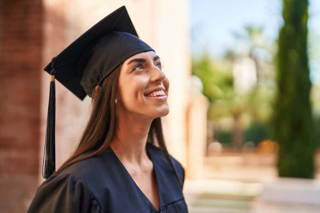 10 scholarships for Hispanic students in Nevada