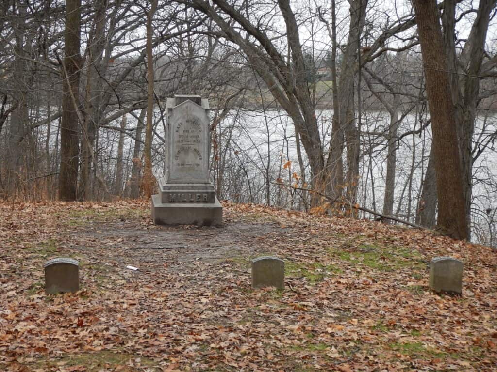5 of the most haunted cemeteries in Wisconsin