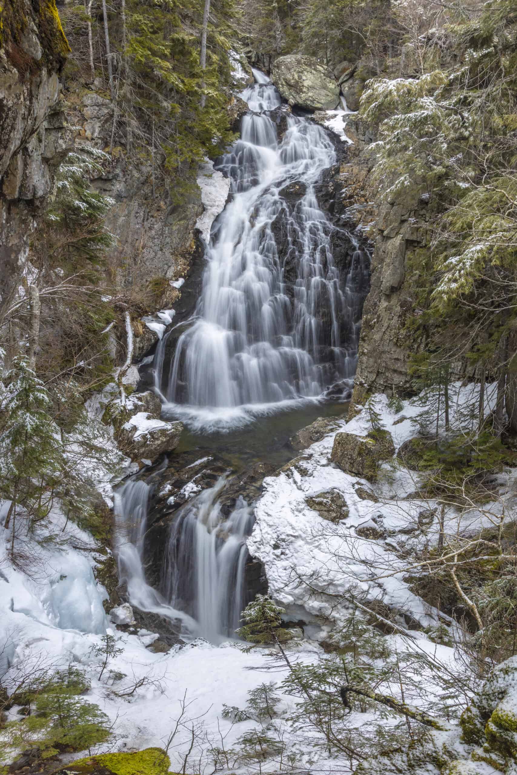 Explore the 11 best frozen waterfalls in New Hampshire