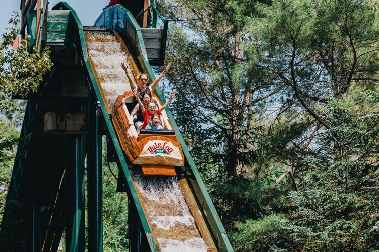 6 funky, vintage, and beloved roadside attractions in New Hampshire