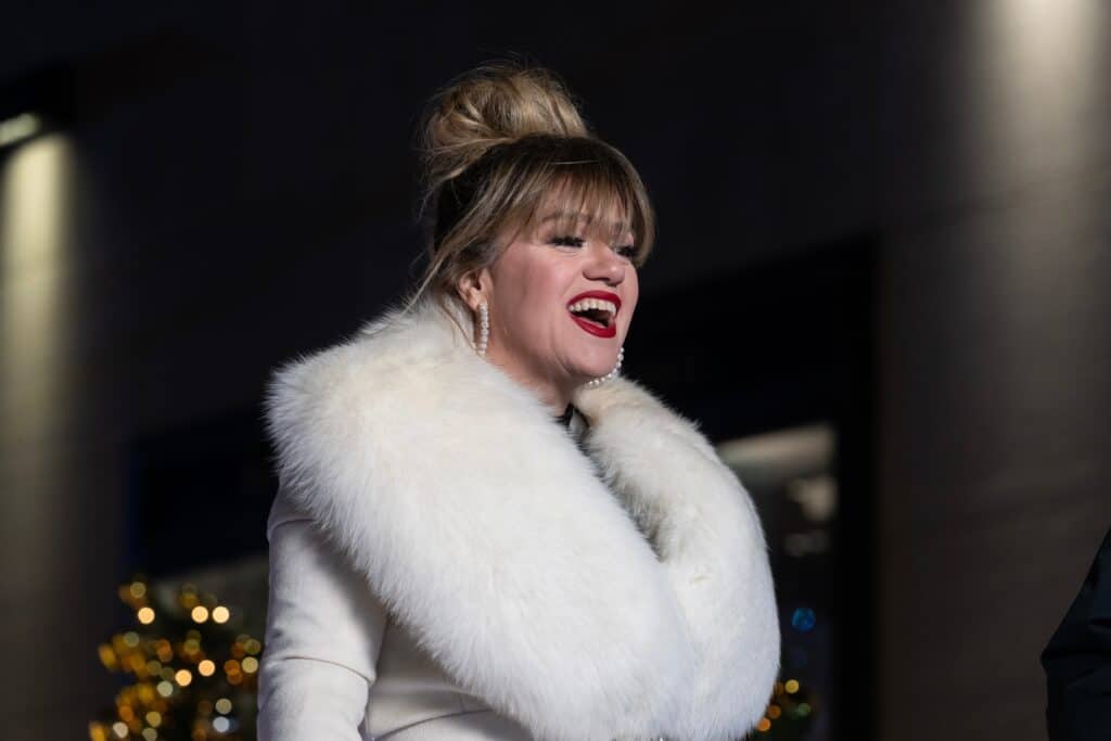 Frisco’s Little Bit Bakery charms Kelly Clarkson