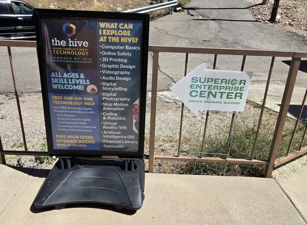 Free computers, internet, & 1-on-1 tech help: What to know about Arizona’s Hive centers