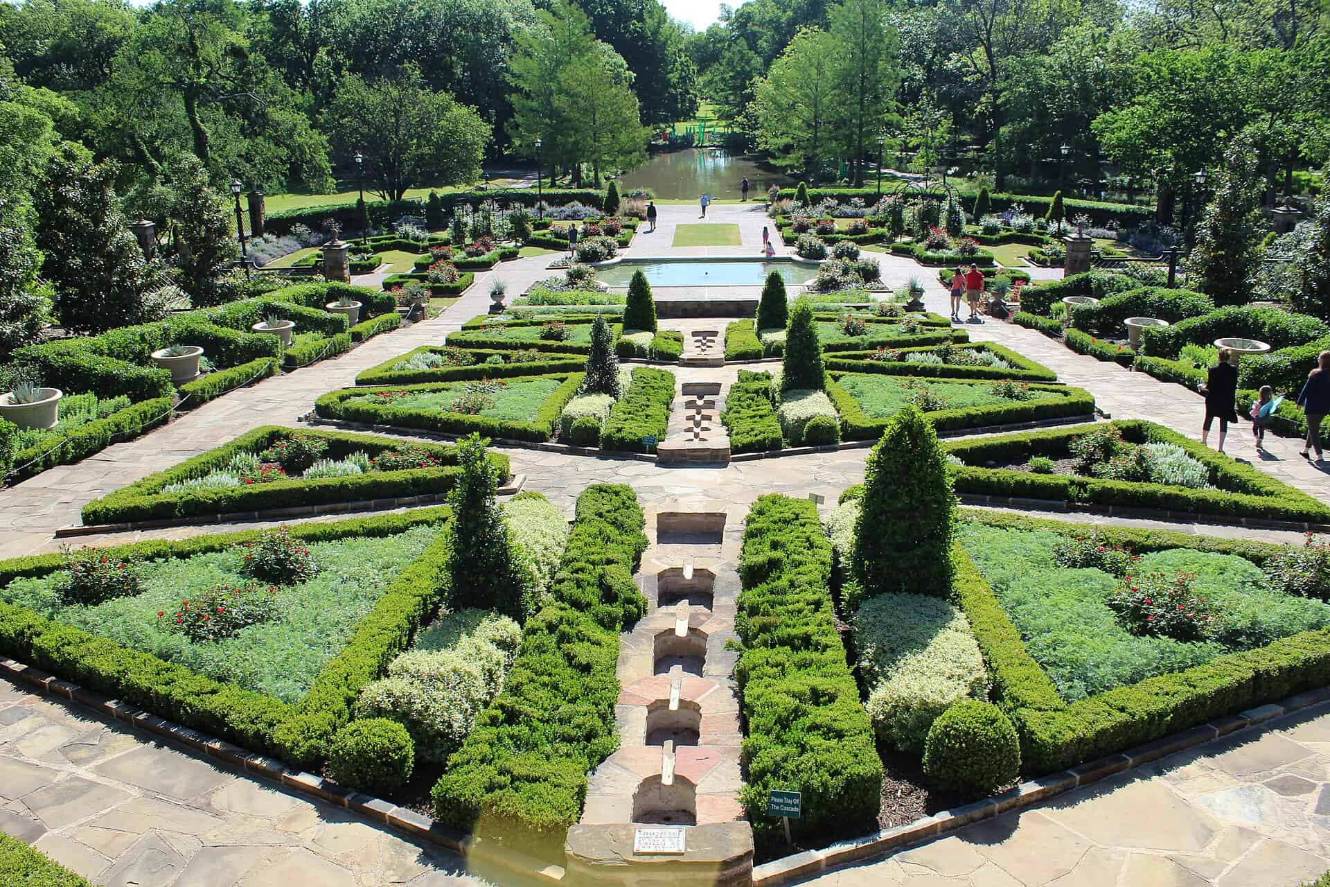 Thousands of LEGO bricks transform Fort Worth Botanic Garden this spring