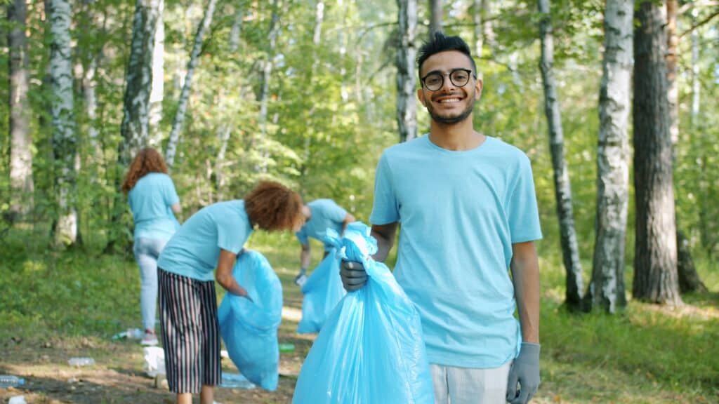 Microvolunteering: What it is & how to do it in Wisconsin