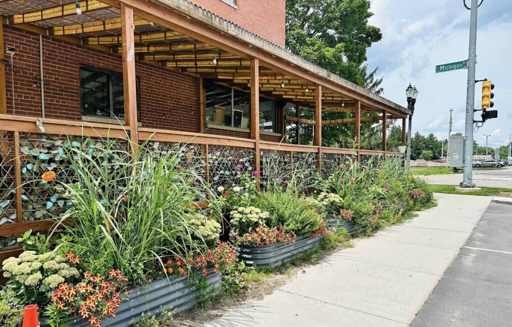 The 9 best restaurants with outdoor seating in Lansing