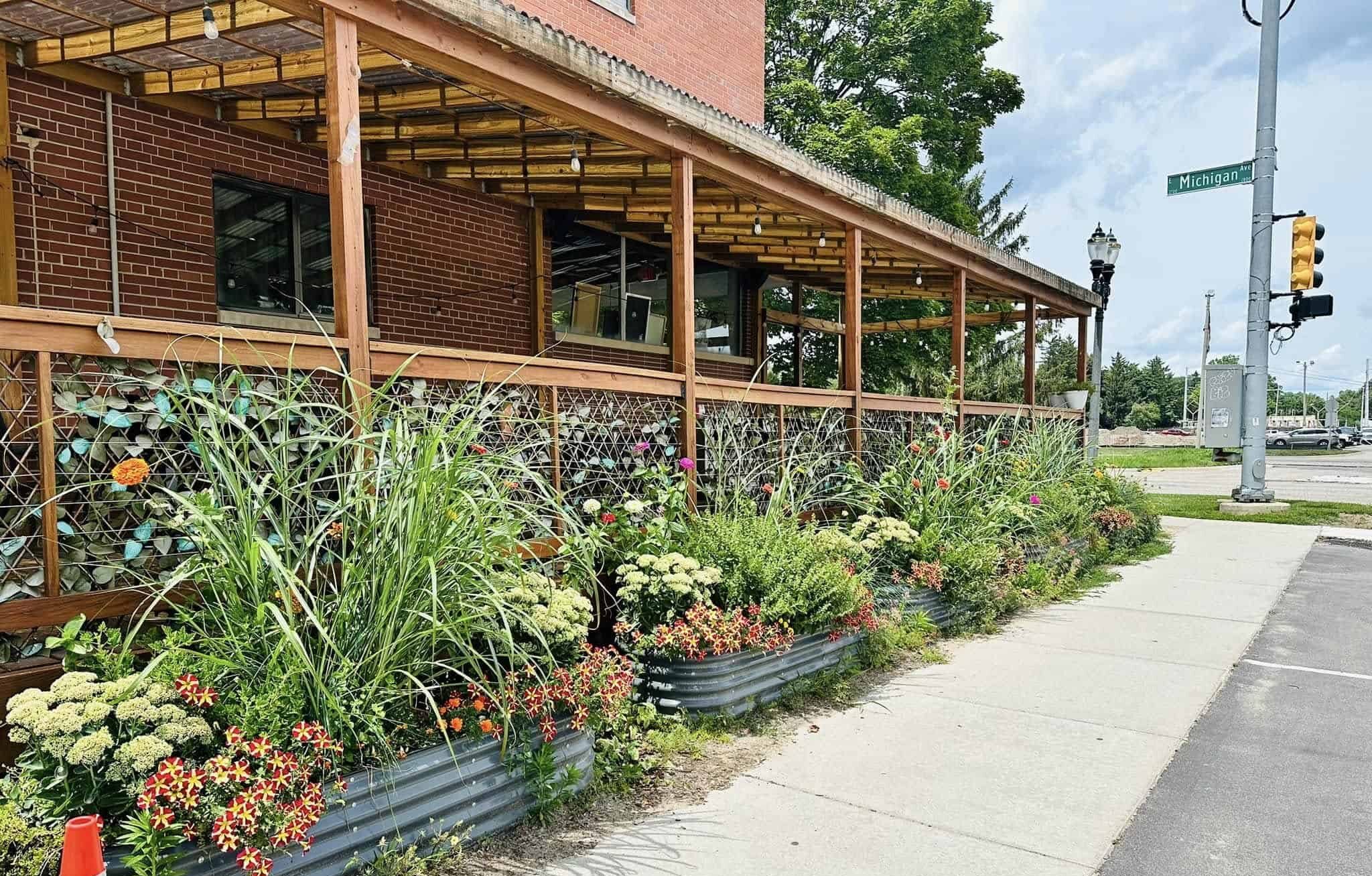 The 9 best restaurants with outdoor seating in Lansing