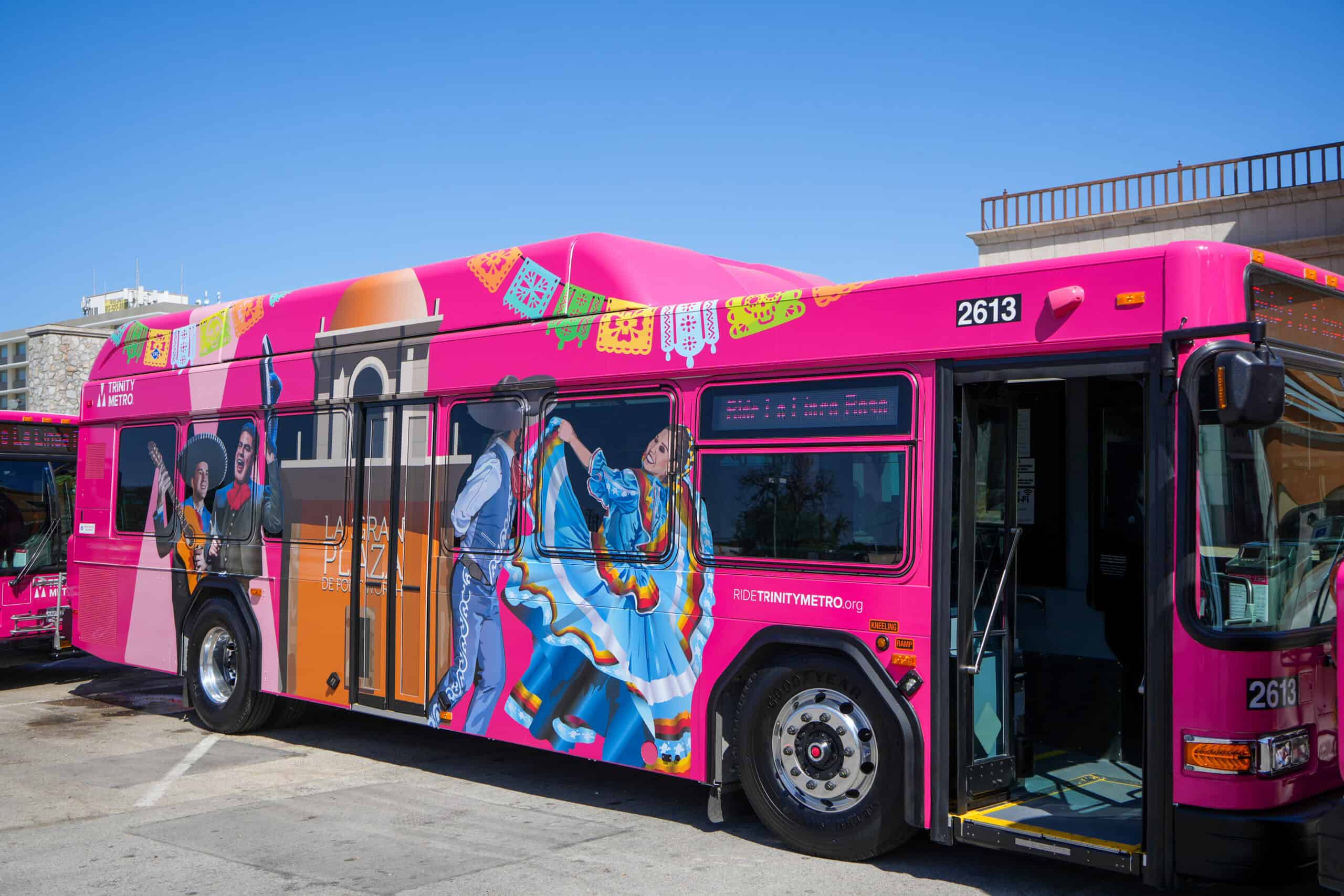 New Fort Worth bus line pays tribute to Hispanic and Latino cultures
