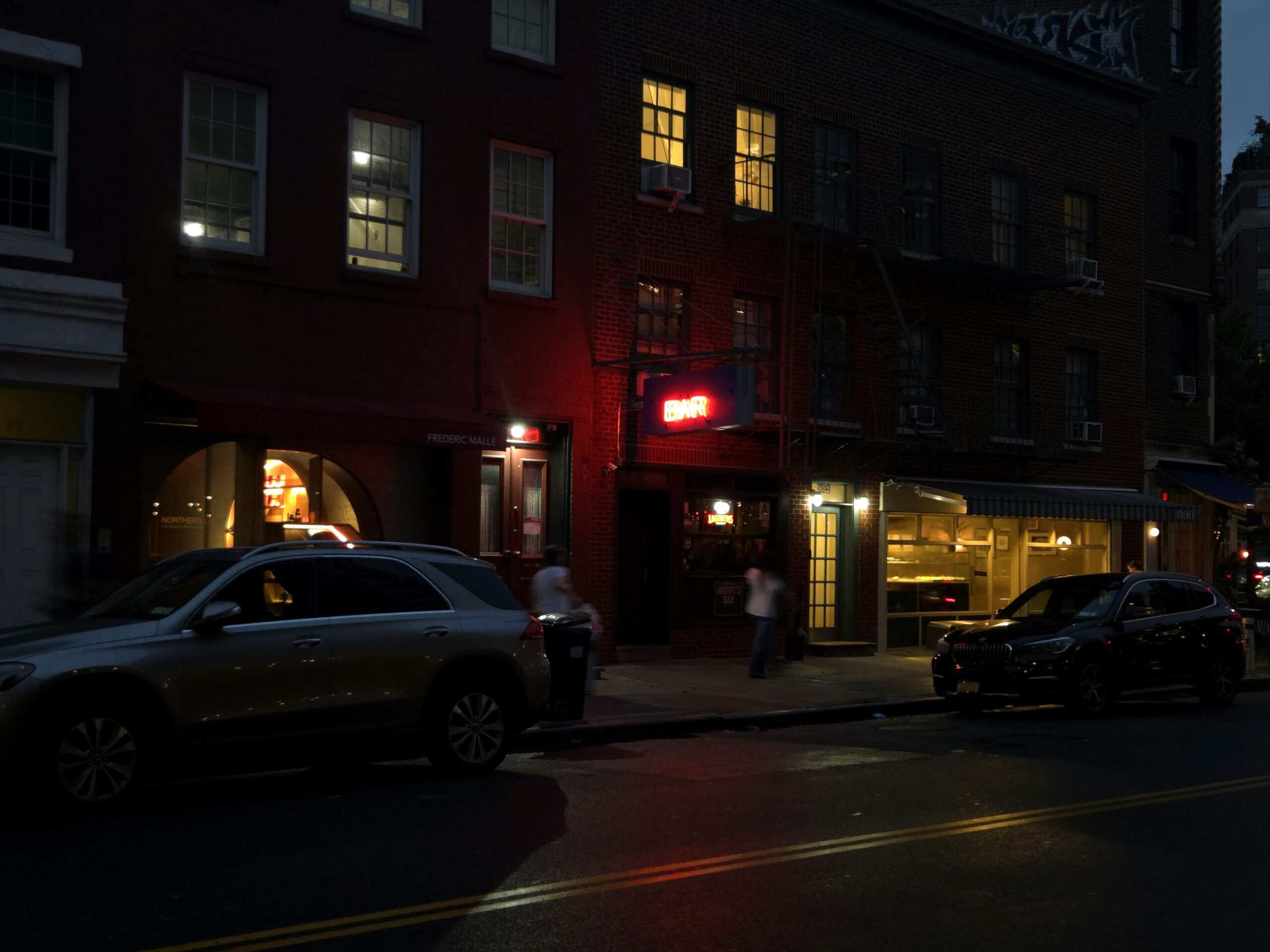 8 historic bars in NYC & the Hudson Valley where drinks won’t break the bank